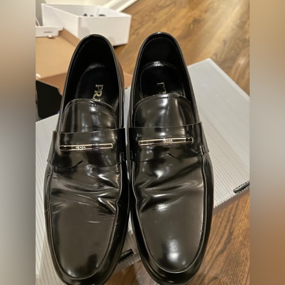 MENS PRADA LOAFER SIZE 9 WORN TWICE - Picture 1 of 3